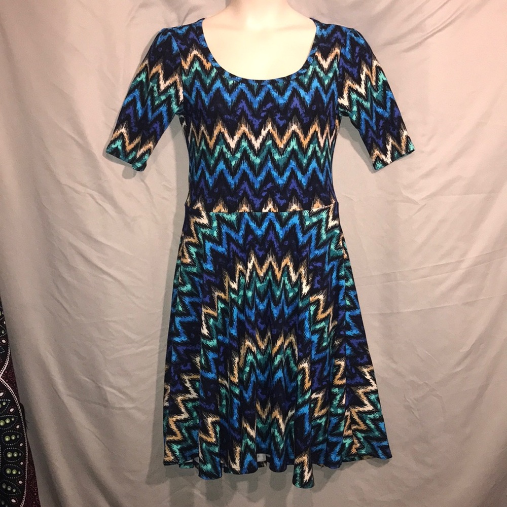 Lularoe Nicole circle skirt dress no pockets